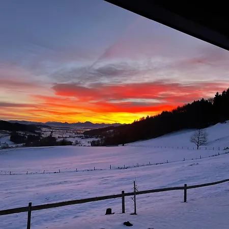 Traumpanorama Im Chiemgau Zwischen Chiemsee Und Salzburg - 74 Qm דירה